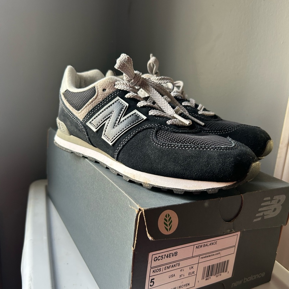 New Balance Men's Black and Cream Sneakers